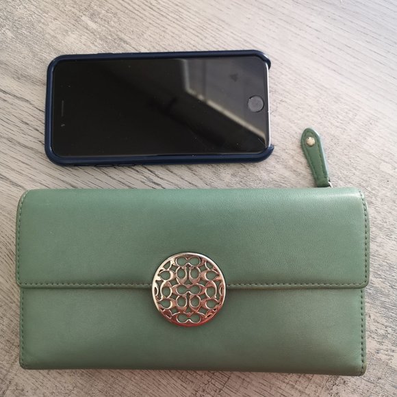Coach Mint Green Full-size Wallet in EUC - Picture 6 of 6